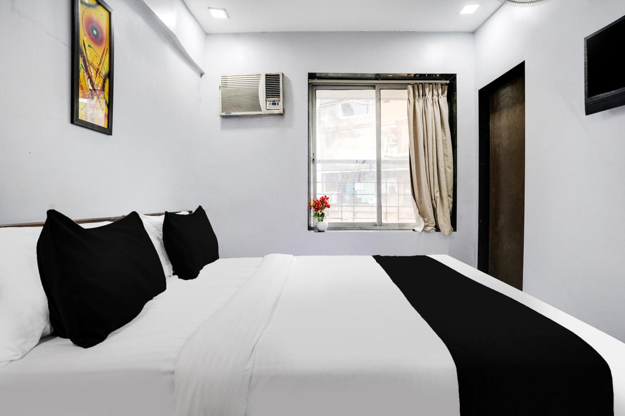 Hotel Collection O Andheri Near Airport Formerly We 4*