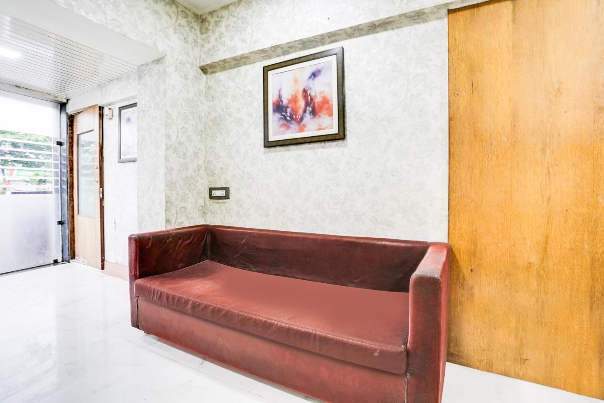 Hotel Collection O Andheri Near Airport Formerly We 4*